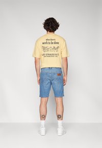 Wrangler TEXAS - Shorts vaqueros - guardian