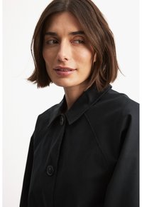 NA-KD BOXY SHORT TRENCHCOAT - Suvejakk - black