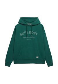Zielona bluza z kapturem, ze sznurkiem, przednią kieszenią oraz napisem "SUPERDRY New York City" w jasnoszarym kolorze. Wykonana z miękkiego, teksturowanego materiału.