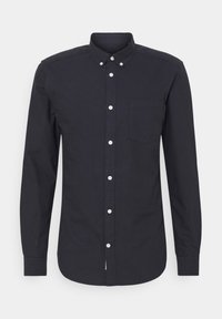 Camicia a maniche lunghe blu scuro con colletto abbottonato, taschino frontale, bottoni bianchi e tessuto dalla texture liscia.