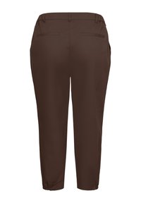 Pantalon marron fuselé avec taille et bas élastiques, comprenant deux poches passepoilées à l'arrière et des poches latérales.