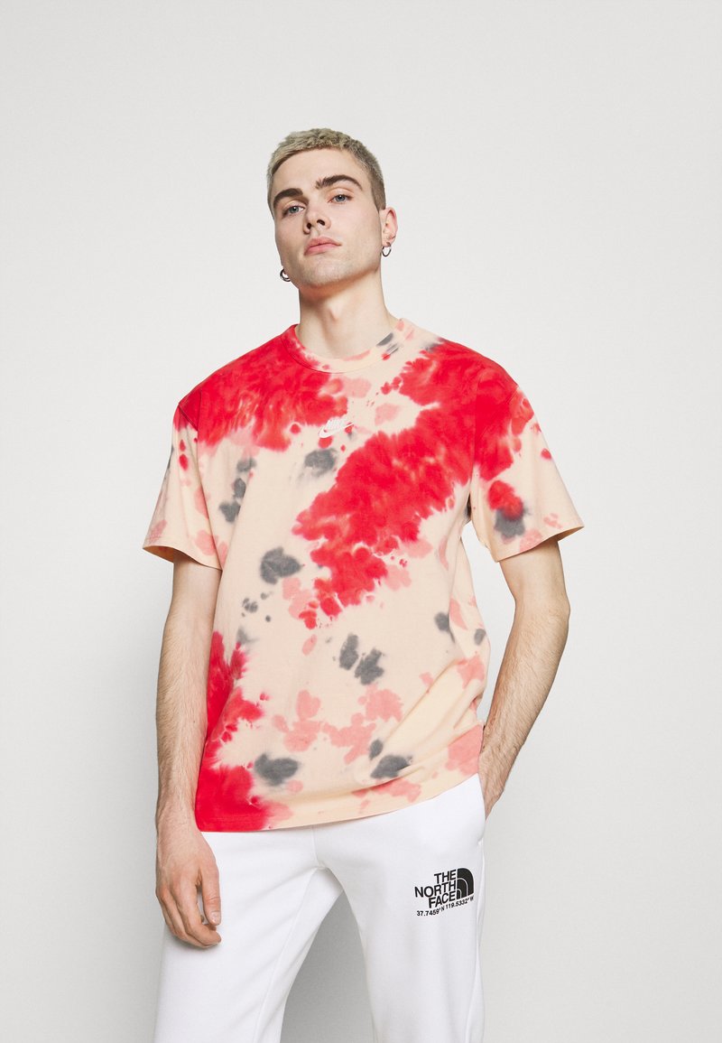 Nike Sportswear TEE Triko s potiskem fusion red/orange pearl