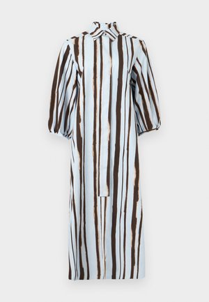 Midi haljina s dugim rukavima i ovratnikom, svijetloplave podloge i nepravilnih tamnoplavo-smeđih vertikalnih pruga, s pokrivenom patom s gumbima.