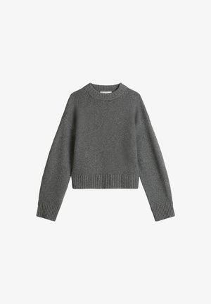 Skórzany sweter z miękkiej, fakturowanej szarej tkaniny. Posiada okrągły dekolt oraz ściągacze w hemie i na mankietach, co zapewnia luźny krój.