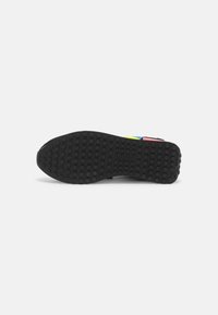 Puma FUTURE RIDER PLAY ON UNISEX - Sapatilhas - black/yellow glow/bluemazing