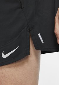 Nike Performance STRIDE - Urheilushortsit - black