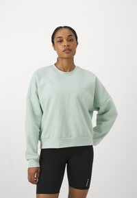 adidas Sportswear ESSENTIALS SMALL LOGO FEEL COZY  - Sportinis megztinis - linen green/white