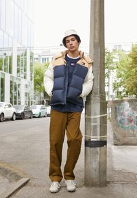 Tommy Jeans ALASKA - Chaqueta de plumas - trench/multi