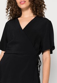 VILA VIFINI NOOS - Blusa - black