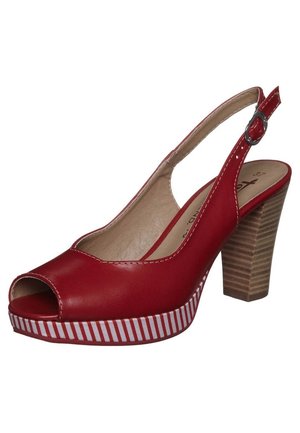 Czerwone skórzane szpilki slingback z odkrytym noskiem, paskowaną podeszwą na platformie oraz drewnianym słupkiem z regulowanym paskiem zapinanym na klamrę.