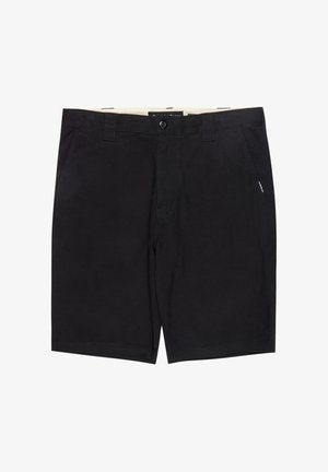 Schwarze, knielange Freizeithose mit Knopf- und Reißverschluss, Gürtelschlaufen und Seitentaschen vor weißem Hintergrund.