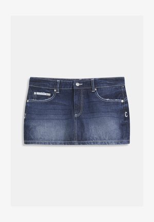 Džínová minisukňa v tmavomodrej farbe indigo s piatimi vreckami, striebornými kovaniami, prešívanými detailmi a jemne vyblednutým zakončením pri leme.