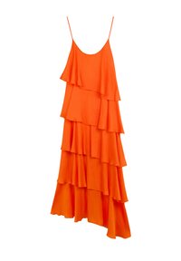 Lys orange ærmeløs kjole med tynde stropper og flere lag af flæser, der har en asymmetrisk kant.