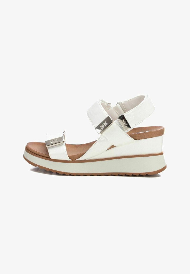 XTI Sandalias con plataforma - white