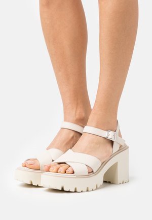 mtng, Sandales à talons hauts - off-white