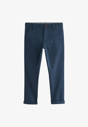 Marineblaue Chinos für Kinder mit Knopfverschluss, Gürtelschlaufen, schrägen Vordertaschen und hochgekrempelten Bündchen.