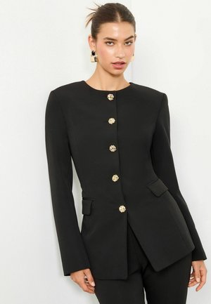 Schwarze taillierte Blazerjacke mit langen Ärmeln, rundem Ausschnitt, goldenen Blumenknöpfen und seitlichen Taschen; glattes Gewebe mit strukturierter Passform.