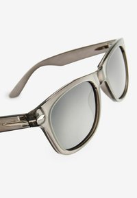 Next FOLDABLE PREPPY  - Zonnebril - grey
