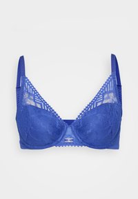 Blå blonde-BH med et strukturert design, med bølgete kanter, justerbare stropper og en liten metallklaff foran på midten.