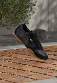 Επιλέχθηκε, black