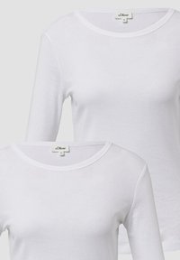 T-shirt bianche a maniche lunghe in cotone. Presentano un collo rotondo e un'etichetta con la scritta "s.Oliver" di taglia 36.