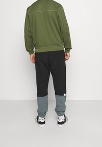 adidas Originals Chaqueta de entrenamiento - brown