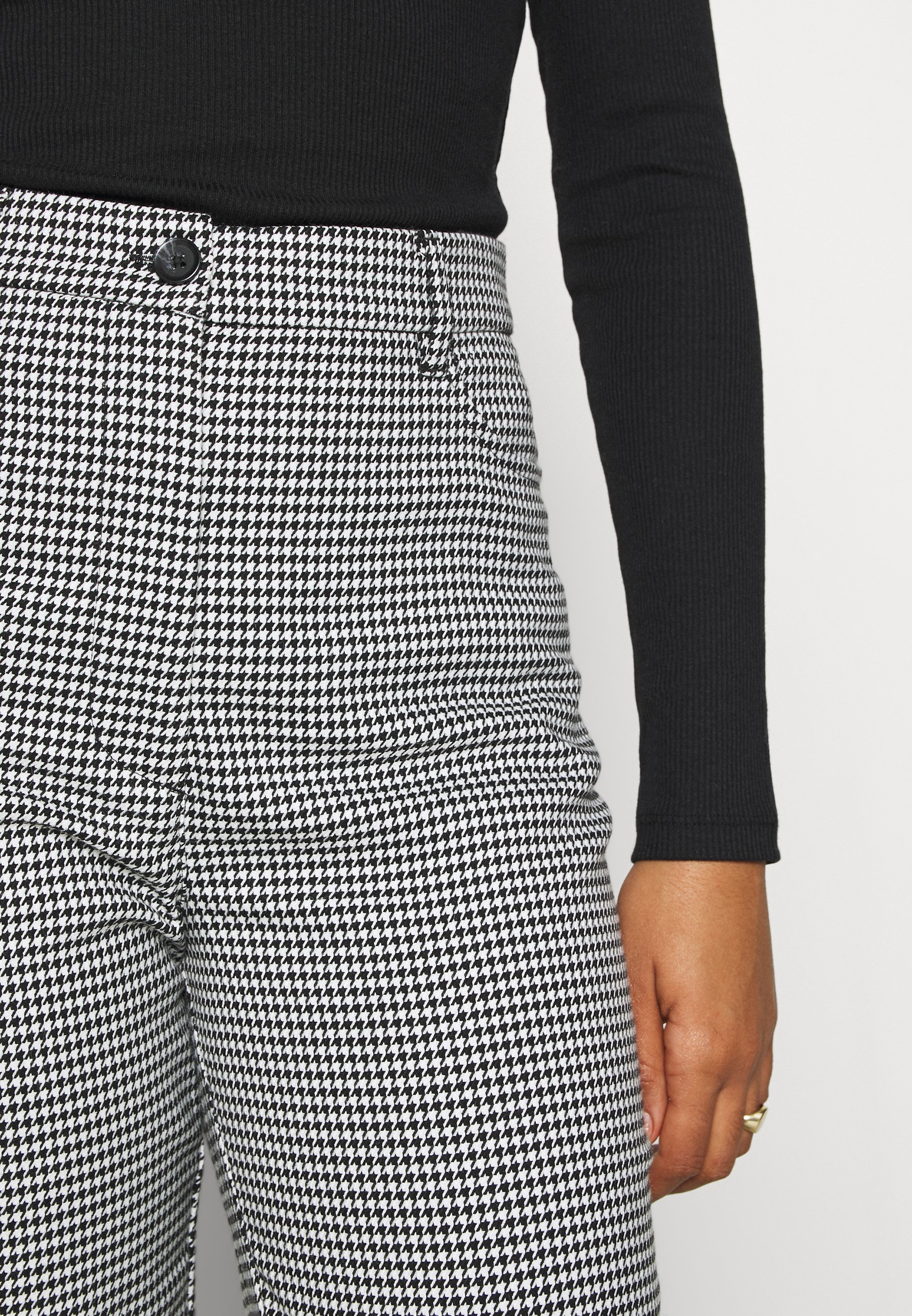 Monki SIMONE TROUSERS Bukse white lighthvit Zalando.no Monki CILLA TROUSERS - Bukse - white light