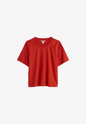 T-shirt rouge à manches courtes avec col rond, en tissu lisse, présenté à plat sur un fond blanc.