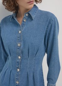 Calliope CON PINCES - Robe chemise - blu denim scuro