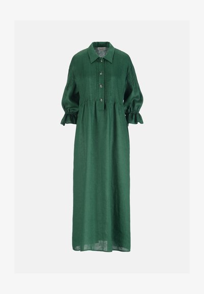 Vestido midi verde oscuro con mangas largas abullonadas, tapeta frontal con botones, detalles plisados en el pecho y cuello puntiagudo.