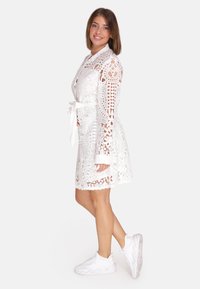 Elara Abito a camicia - weiß