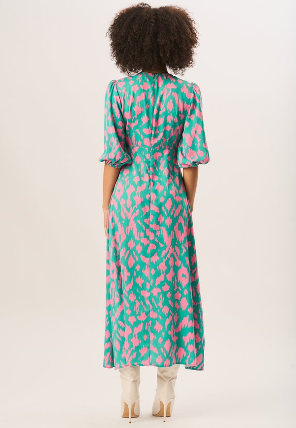 ANIMAL PRINT V NECK - Maxi dress2