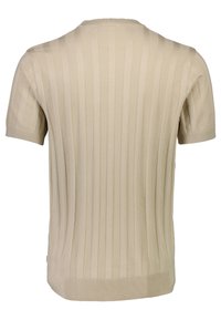 Pull en maille beige à manches courtes avec motifs côtelés verticaux et col rond, vu de dos sur fond blanc.