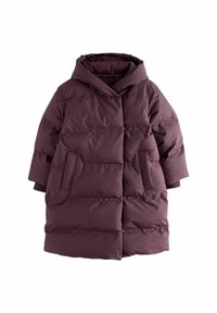 Cappotto puffer bordeaux con cappuccio, caratterizzato da un design a doppio petto e tasche laterali, esposto su uno sfondo bianco.