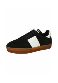 Schwarze Wildleder-Sneaker mit weißen Lederakzenten, Gummisohle und Schnürung. Verfügt über ein Logo und kontrastierende strukturierten Paneele.