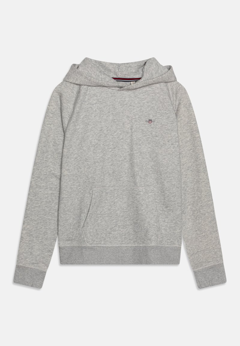 Hoodie en coton gris avec une poche avant, des poignets côtelés et une capuche à cordon de serrage. Présente un petit logo sur la poitrine. Texture douce.