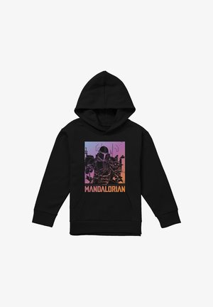 Schwarzer Hoodie mit Grafik von Mandalorian und Grogu vor einem Verlauf in Lila-Orange und dem Schriftzug "The Mandalorian" darunter.
