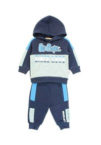 Ensemble de surv êtement bi-matière en coton marine et gris, avec une capuche, portant le texte 'Lee Cooper', des accents bleus contrastés et des poignets côtelés sur le pantalon.