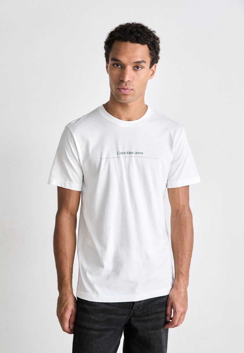 Calvin Klein Jeans T-shirt crop manica corta con logo bianco