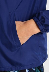 TWINTIP Kevyt takki - dark blue