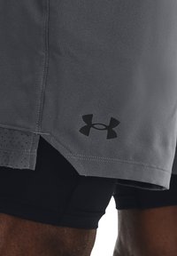 Under Armour VANISH WOVEN - 2-in-1 Shorts - pitch gray / black / black