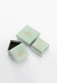 Mintovo zelené šperkovnice so zlatom razeným logom "elli". Zobrazené v dvoch veľkostiach, jedna otvorená, s čiernym interiérom. Hladký povrch.