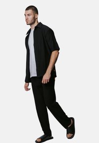 Justin Cassin ABADE PLEATED - Chemise - black