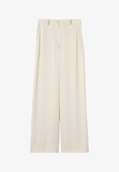 Pantalon beige à jambes larges avec passants de ceinture, poches latérales et fermeture par bouton à la taille.