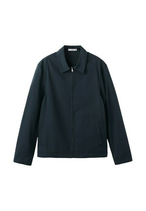 Veste bleu marine foncé avec fermeture éclair à l'avant, col plié, manches longues et deux poches latérales, posée à plat sur un fond blanc.