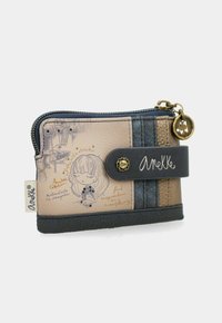 Portafoglio compatto beige e navy con zip, scomparti per carte, una patta con il testo "Anekke" e un disegno di una ragazza illustrata sulla parte anteriore.