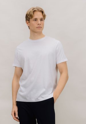 T-shirts - white