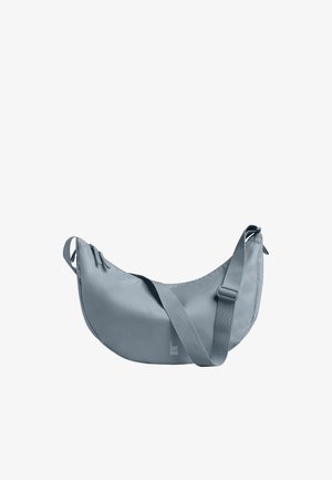 Hellgraue crescent-förmige schultertasche mit verstellbarem riemen und reißverschluss, vorne mit "GOT BAG" logo gebrandet.