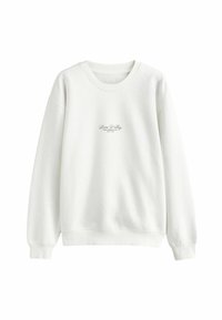 Balts sporta krekls ar apaļu kakla izgriezumu, ribotām piedurknēm un apakšmalu. Uz krūtīm ir neliels, drukāts logotips. Mīksta tekstūra.