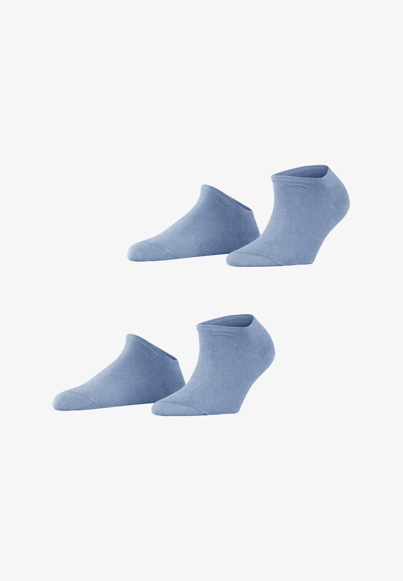 Jasnoniebieskie skarpetki sięgające do kostek o gładkiej fakturze, żebrowanym wzorze i zaokrąglonych palcach. Pokazano dwie pary, podkreślające minimalistyczny styl.